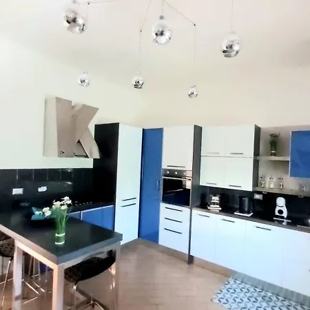 Bellatorium House